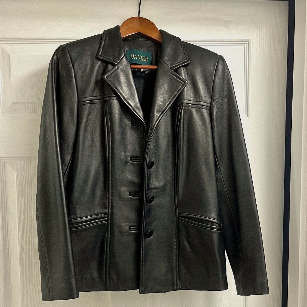 Danier Leather Blazer (Women's 6-8)